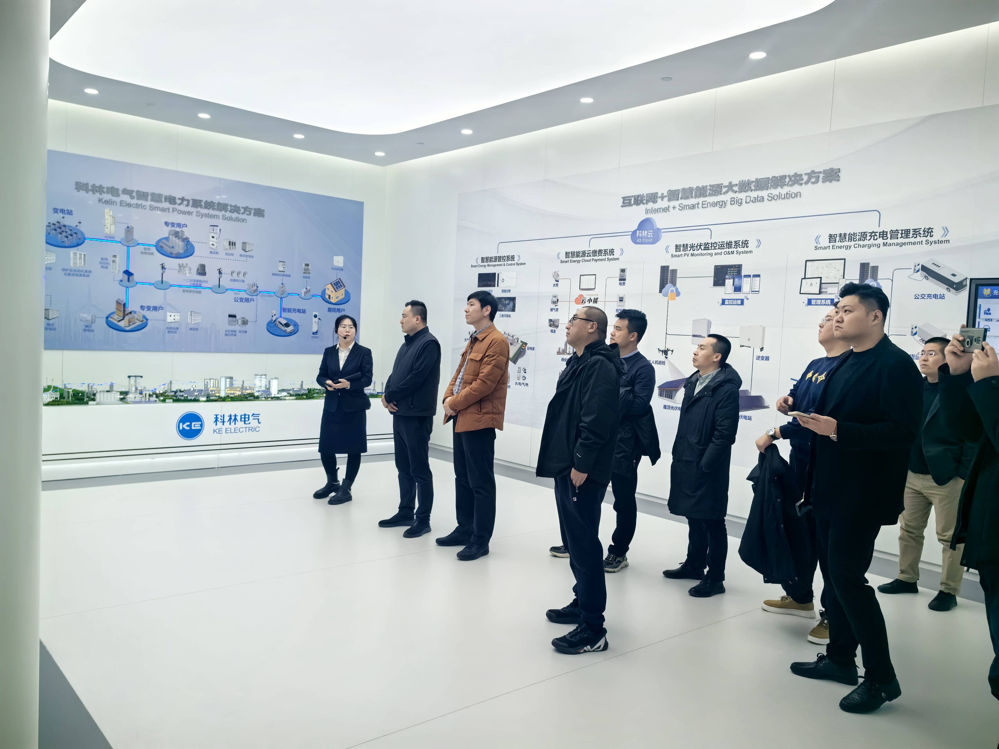 在与张栋的交流中,双方就企业管理,团队建设,品牌营销等方面进行了