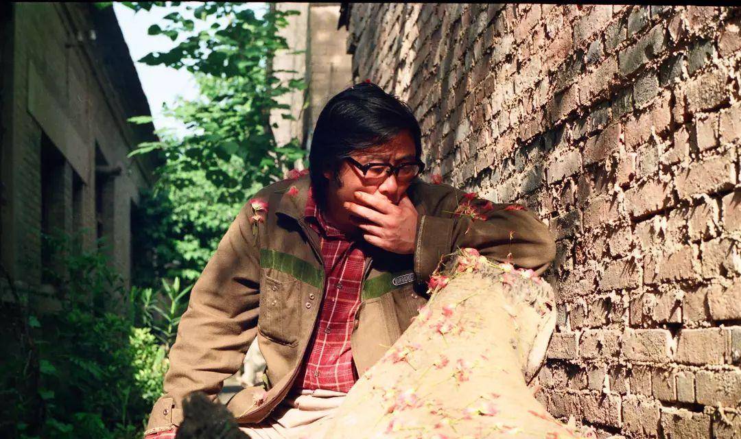 路遥写出超级畅销书却没钱买票去北京领奖死后仅留下一堆欠条