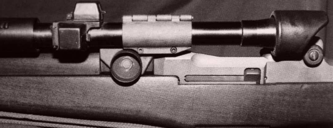 第一次狙击中,张桃芳把一梭子弹打光,也没有打中敌人.