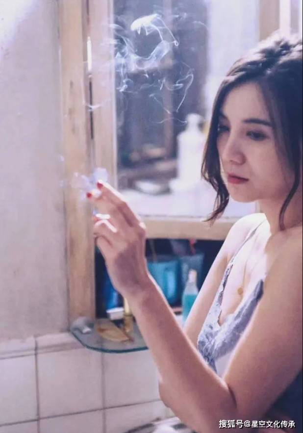 原创女演员宋佳的满背纹身你想评价点什么