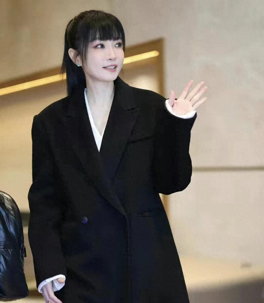 最狠的话题女星:出道不认父亲,未婚生子不认儿子_谢金燕_姐姐_谢青燕