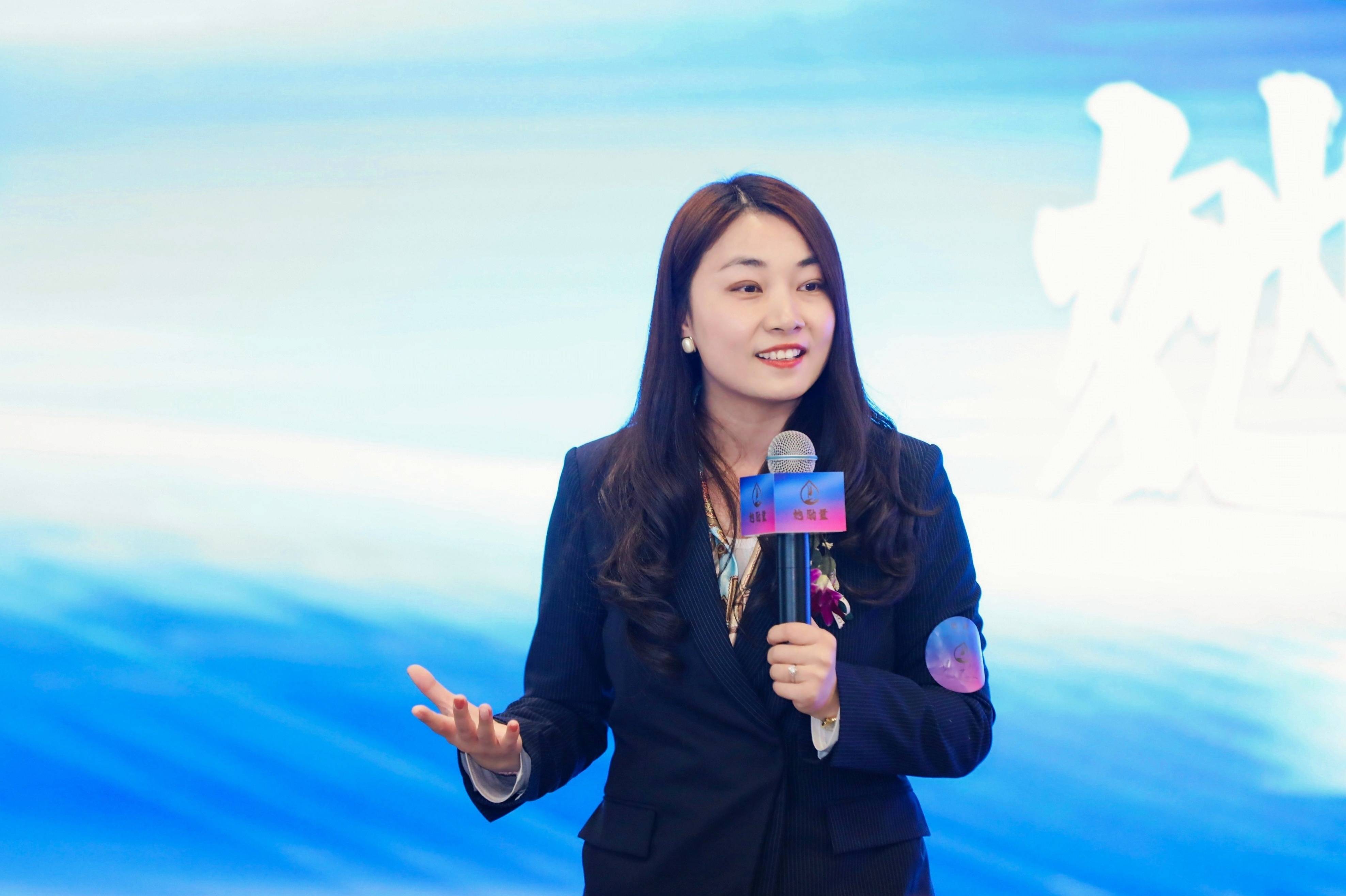 她励量发起人光辉女士,具有法律,心理,教育三重复合背景,谈及这场论坛