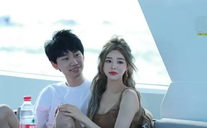 主播Doinb老婆糖小幽名下多家公司已注销 