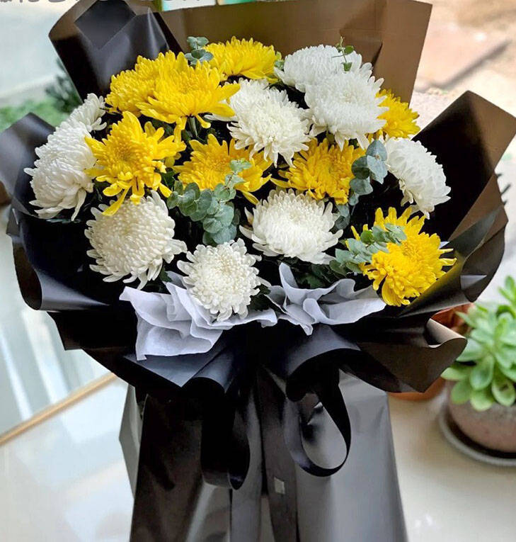 长辈可以给晚辈送花圈吗