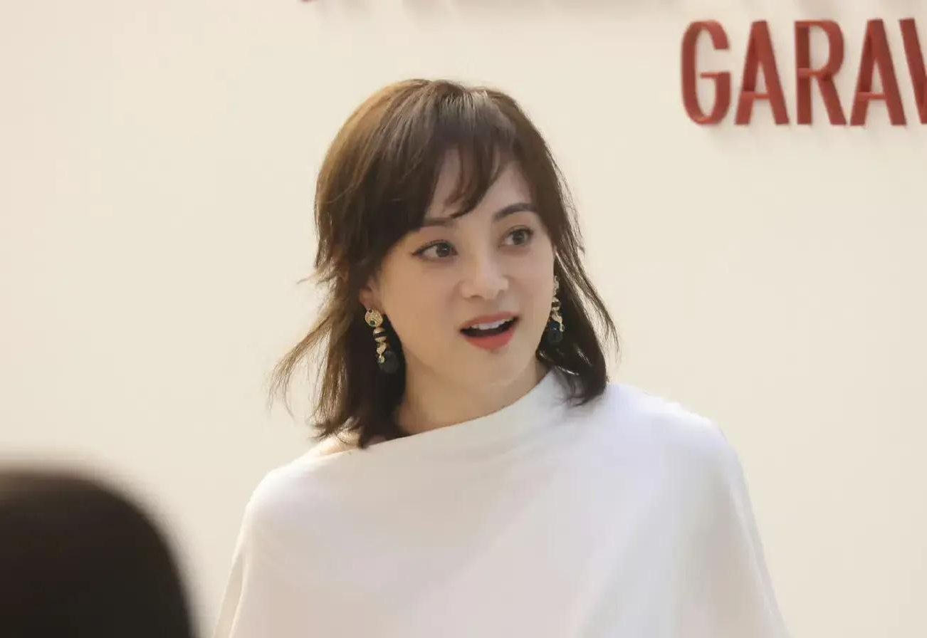 美女演员孙俪最新线下生图出炉网友娘娘突然变得好美