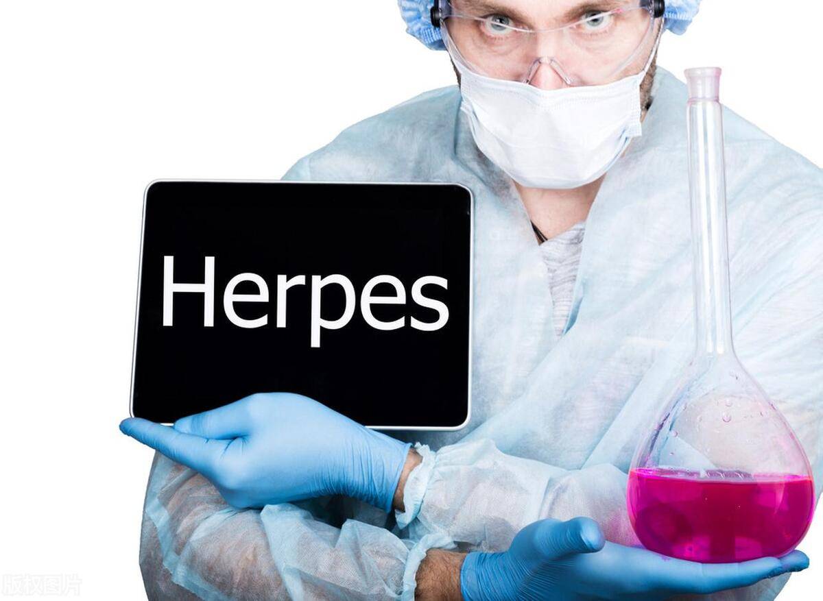 男性患生殖器疱疹会有什么危害又该如何日常护理