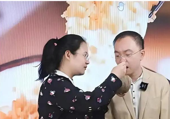 泪崩时刻段睿与蔡磊的爱情逆境中的坚守与无助