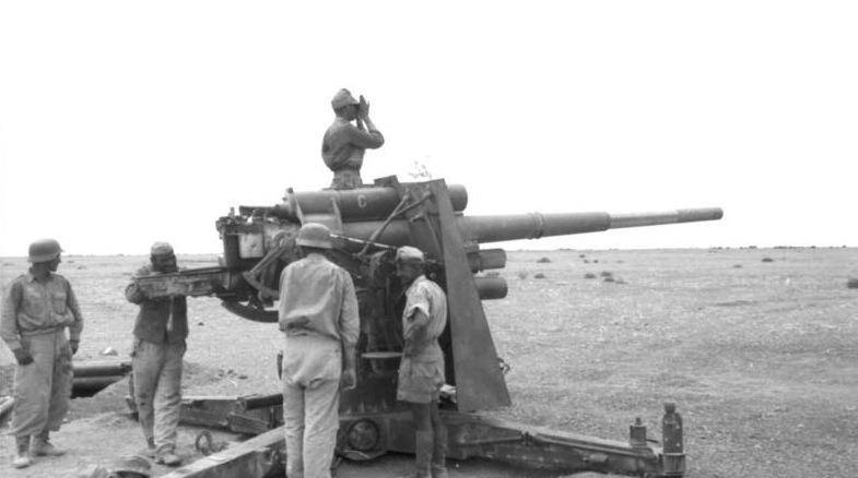 原创娃娃脸列兵击杀24辆英军坦克隆美尔推荐他获得最高荣誉