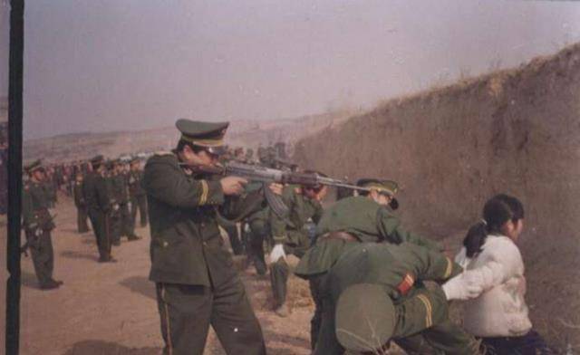 建国后,两村对垒竟用上"重武器",村民枪战揭露严控枪支必要性_中国