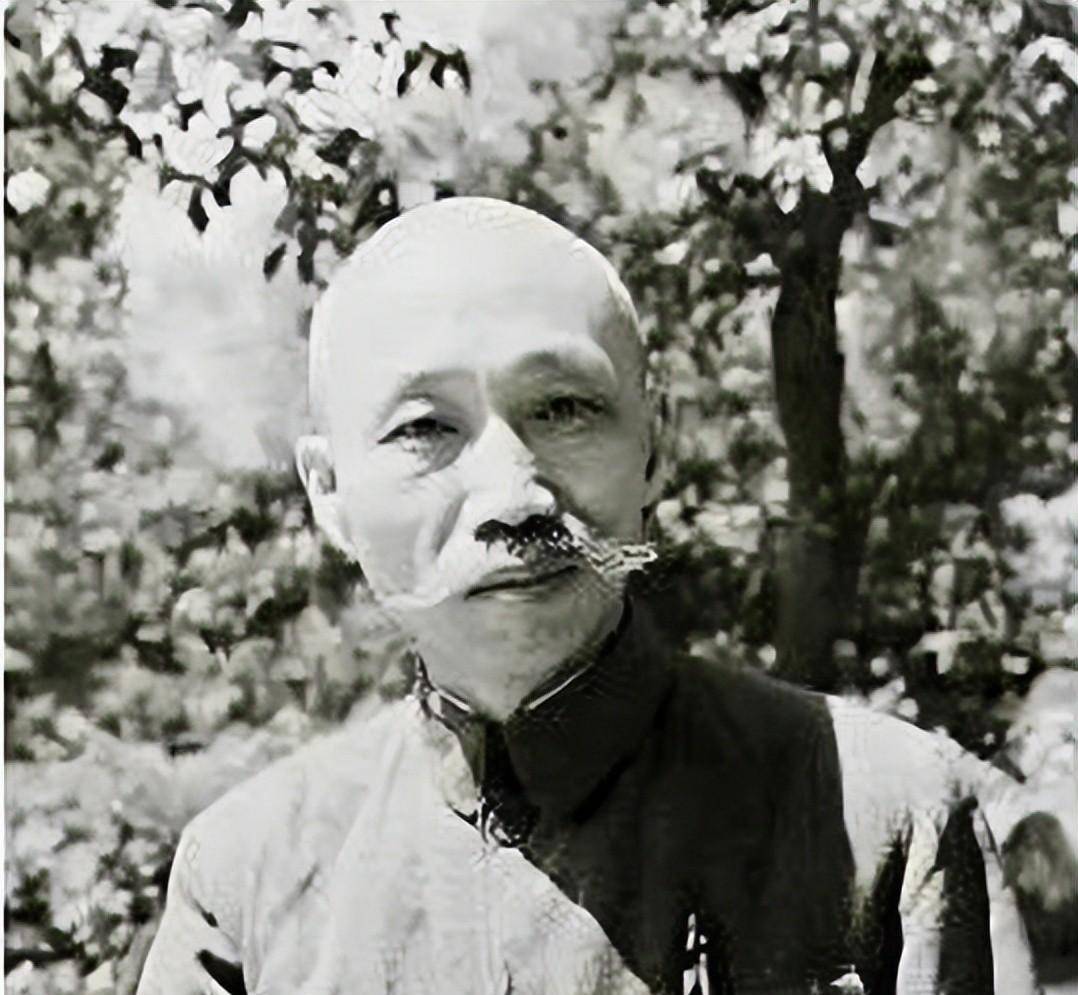 原创民国盲人摸骨大师叱咤政界算命五十年晚年被女助手揭底秘密