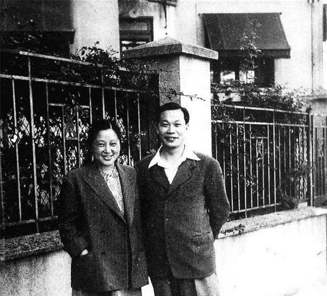 "原子弹之父",法国总统授勋章;中国"居里夫妇"种出蘑菇云花