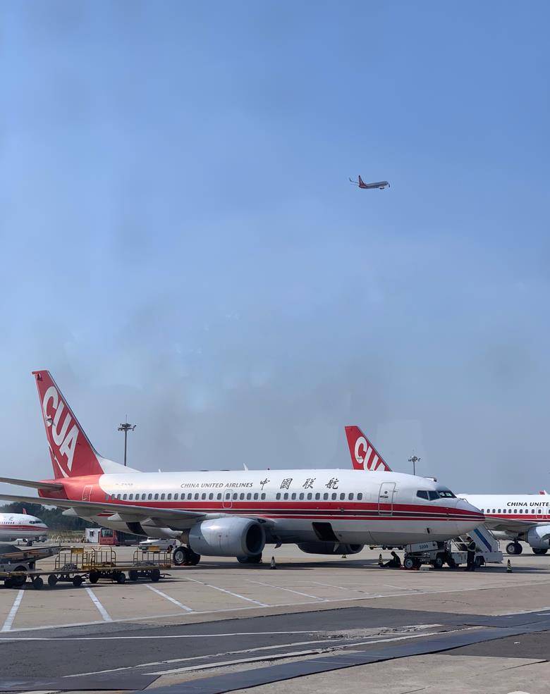 的军方运9到达36跑道俯瞰南苑机舱设施与服务当天执飞的是波音737-800