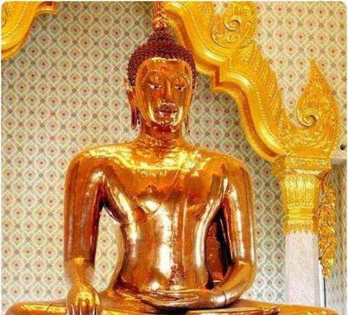 原创这尊55吨泥佛被遗弃300年工人搬运时不慎摔出真身成无价国宝