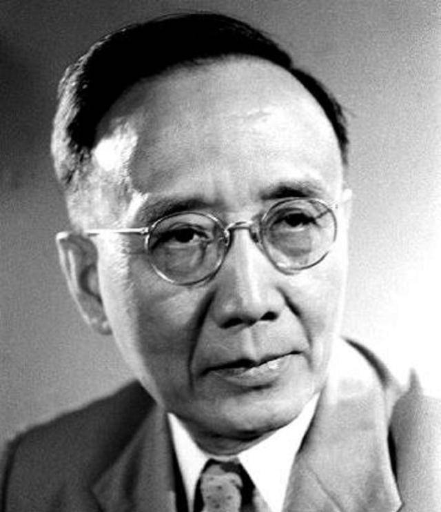 原创郭沫若用4字骂鲁迅鲁迅加1字回应世人笑称这便是郭沫若