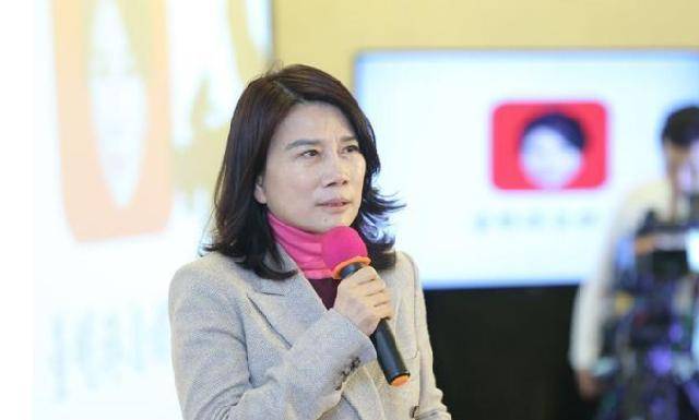 而这次的联手合作,也让董明珠和刘姝威开始建立起了"革命的友谊",在这