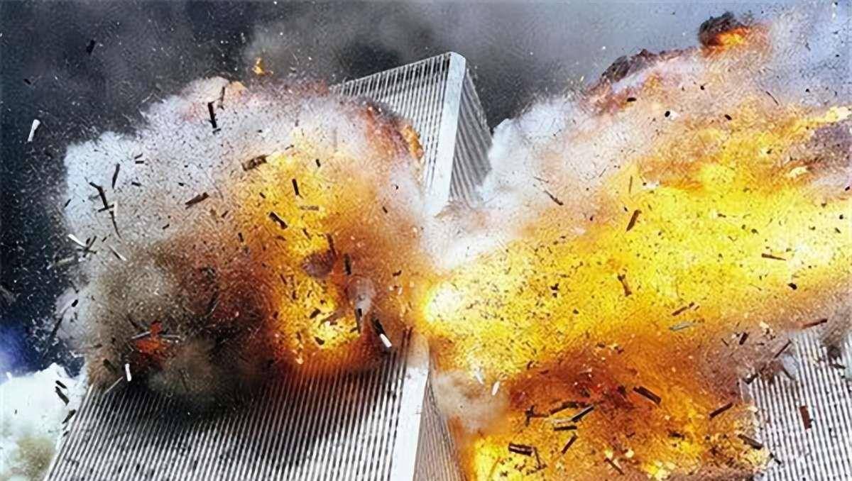 案例:911事件著名照片:坠楼男子,在生命尽头,做出了这样的选择