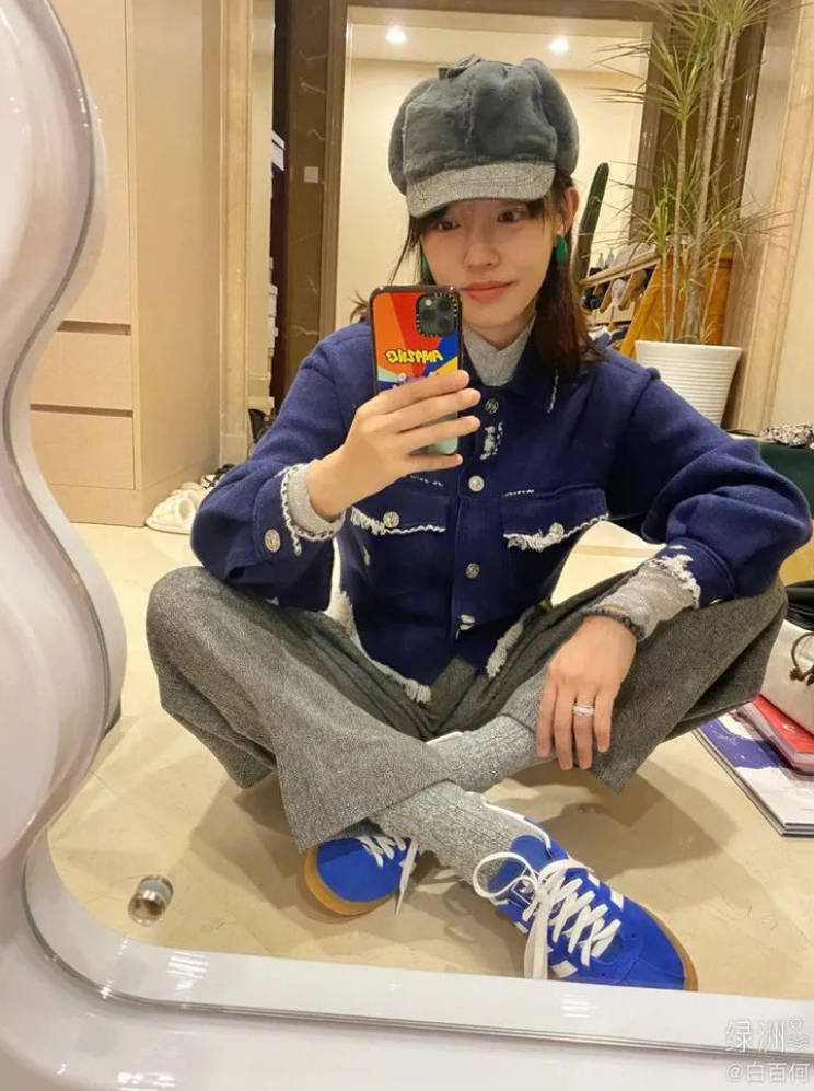 为什么白百何从不凹性感她靠在自己身上玩配色掌握了流量密码