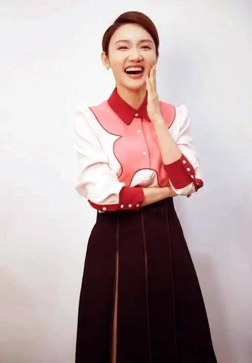 央视财经主持人龙洋(我想看财经频道节目主持人龙洋)