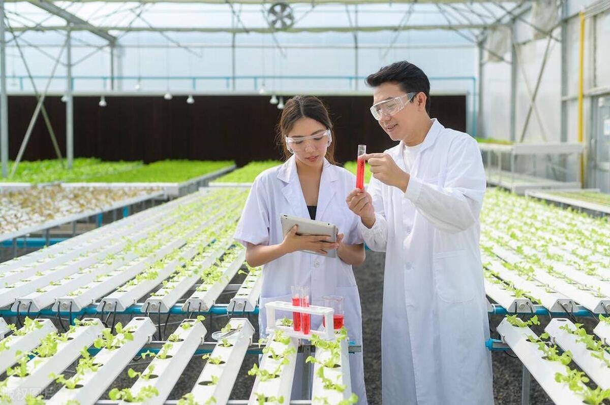 做农业技术员有前途吗？农业技术员就业方向都有哪些？那些人适合从事？