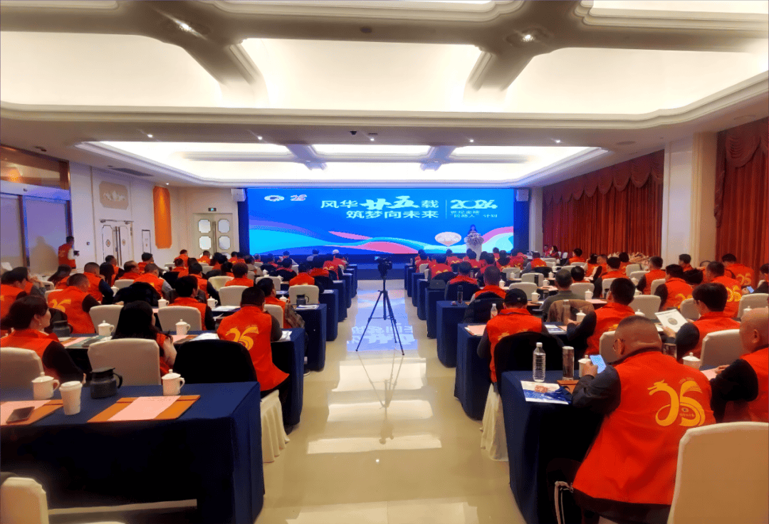 会议伊始,南京海马文化传播有限公司总经理陈碧蓉女士致欢迎词.