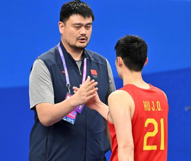 中国男篮成为被嫌弃的一群人 胡金秋：没人给我们鼓掌