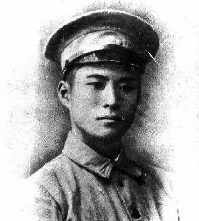 后,在方志敏烈士墓前落泪:50年前,是您领我考进黄埔_家乡_军阀_民族