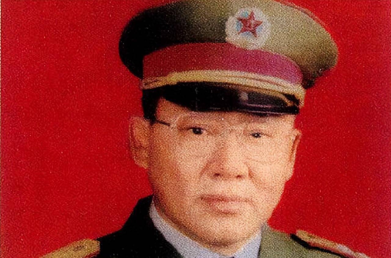 原创老山藏族团长拔刀斩蟒蛇歼越军18人喝烈酒吃蛇肉庆功