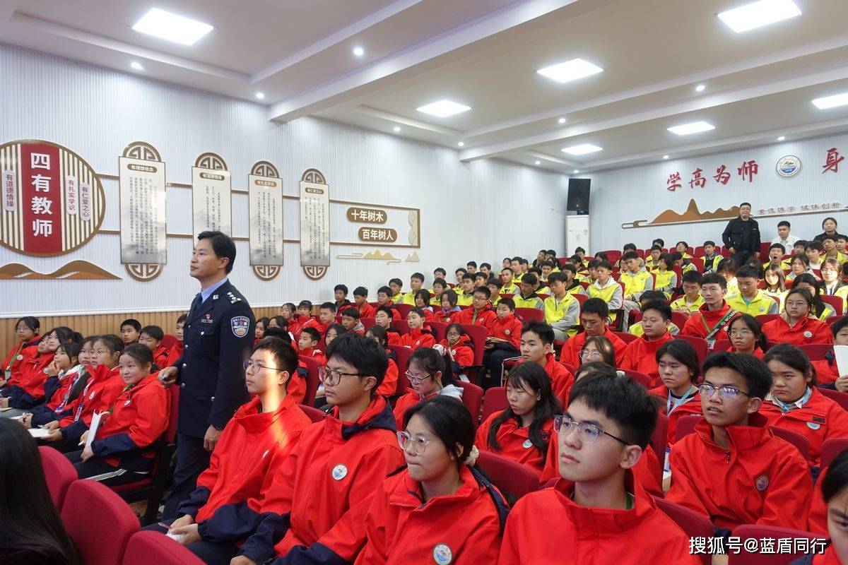 四川泸州预防青少年犯罪普法宣讲进两校