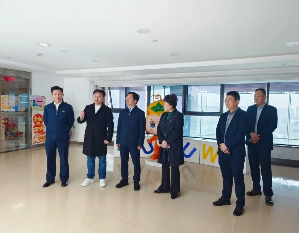 葫芦娃集团创始人兼董事长唐正荣,联合创始人兼总裁曹明星,联合创始人