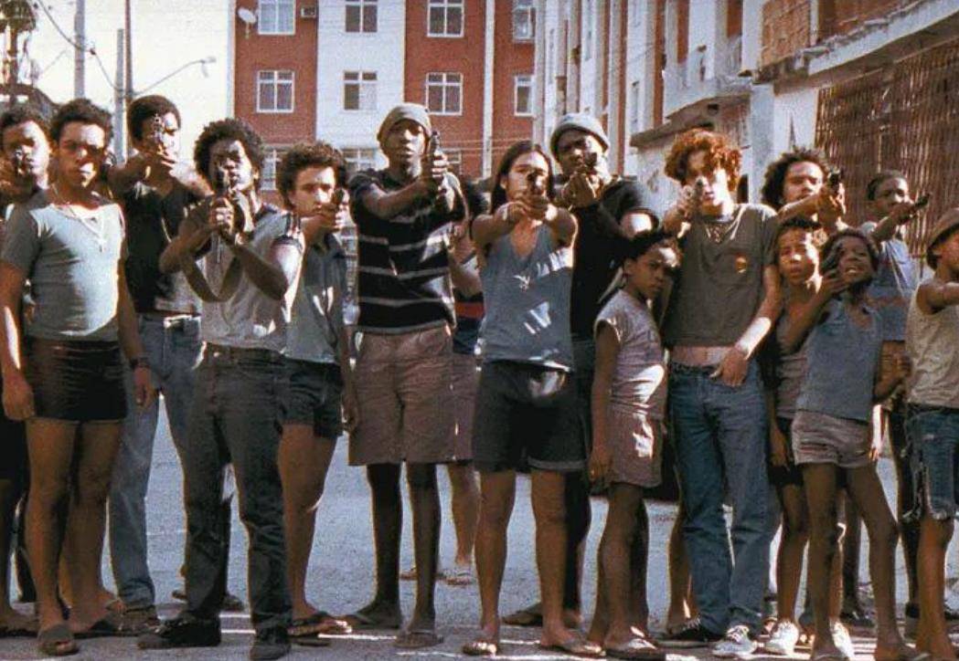 原创魔幻巴西黑帮比政府更注重防疫工作给贫民窟送食物和医疗物资