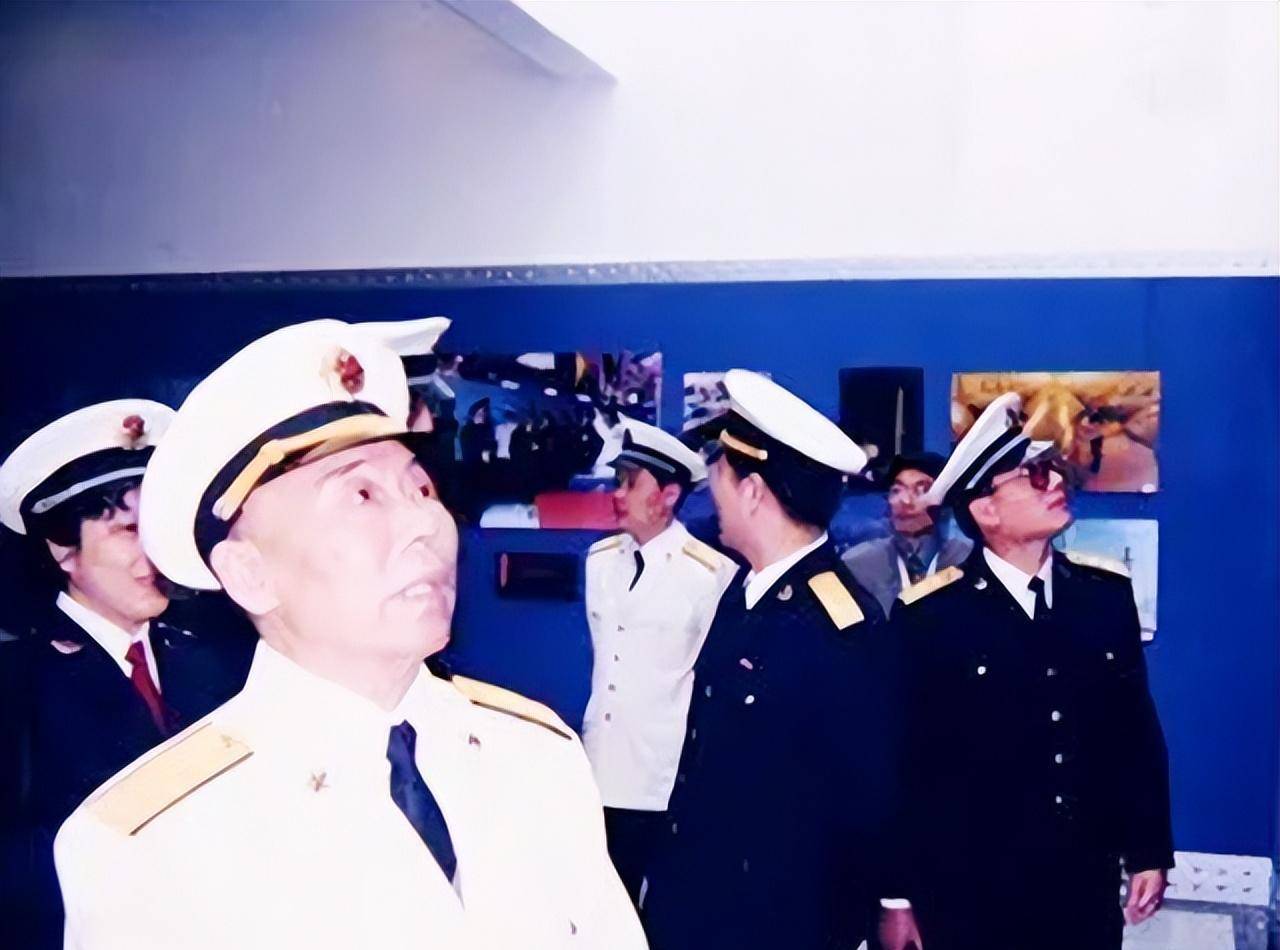 不待这位副院长夫人反应过来,张连忠将军已经大发雷霆了,重重地把茶缸