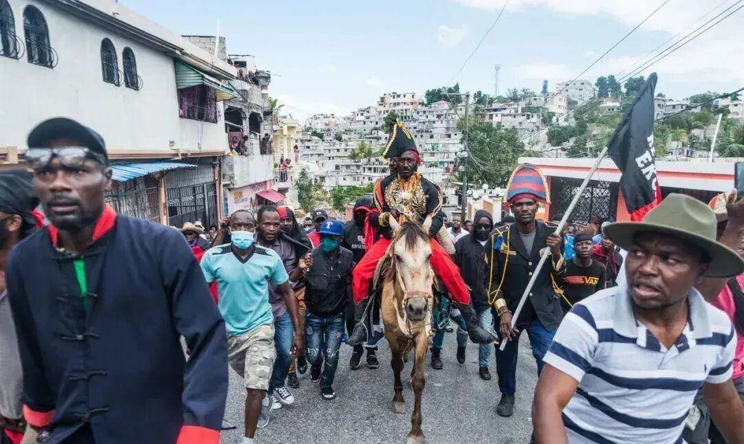 原创海地一个连美国都不想骗他的国家总统逼民众卖血让民众吃土