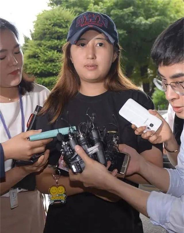 原创16年官二代怒骂亲妈男友引发韩国总统遭弹劾下台亲妈坐牢18年