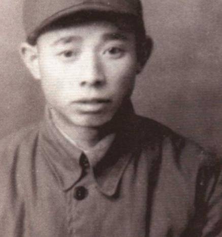 原创60年代小学生去烈士陵园扫墓十几年后得知自己生父是蔡正国