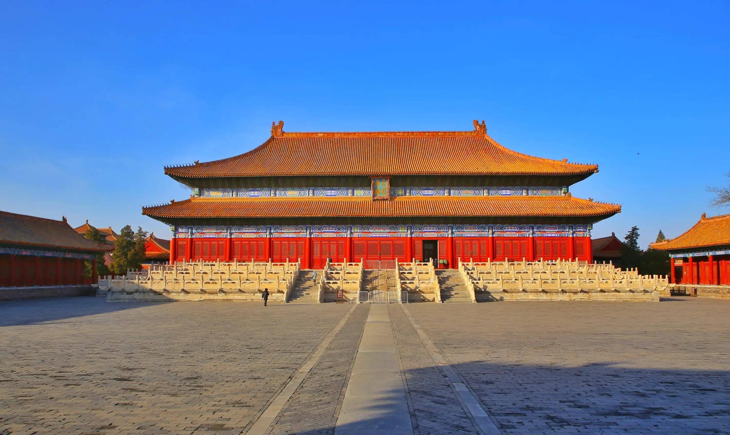 "癸亥,上御奉天殿以初定庙制,上两宫徽号.