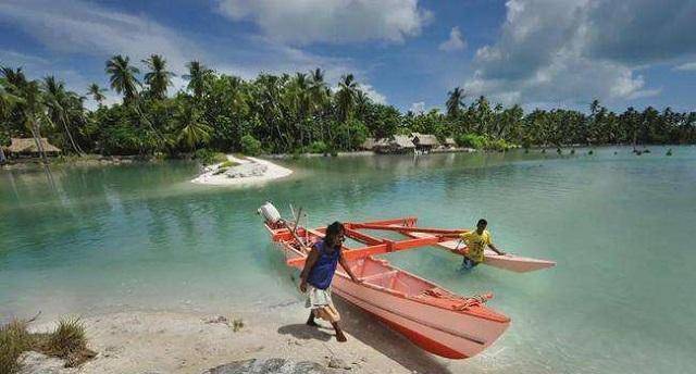 原创中国外交官吴钟华坚守孤岛3年一人撑起大使馆唯一伙伴是条狗