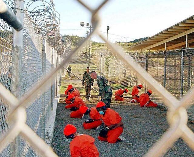 原创美中情局虐囚细节被脱衣殴打不给吃饭排泄物一张尿布解决