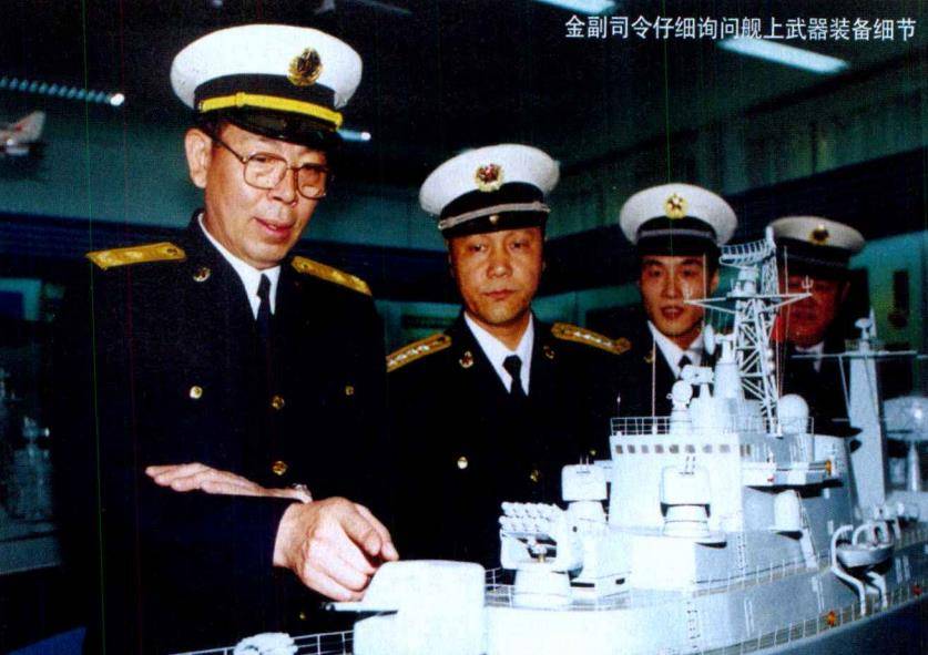 原创80年代052型驱逐舰桨叶漏油瑞典商不认错金矛将军拿黑板来