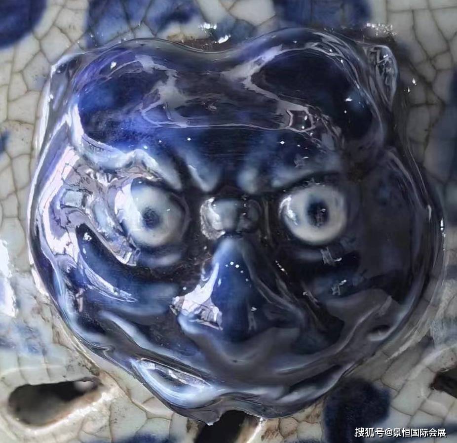 是中国瓷器的结晶：“博陵第”款镂空青花双兽耳赏瓶_搜狐网