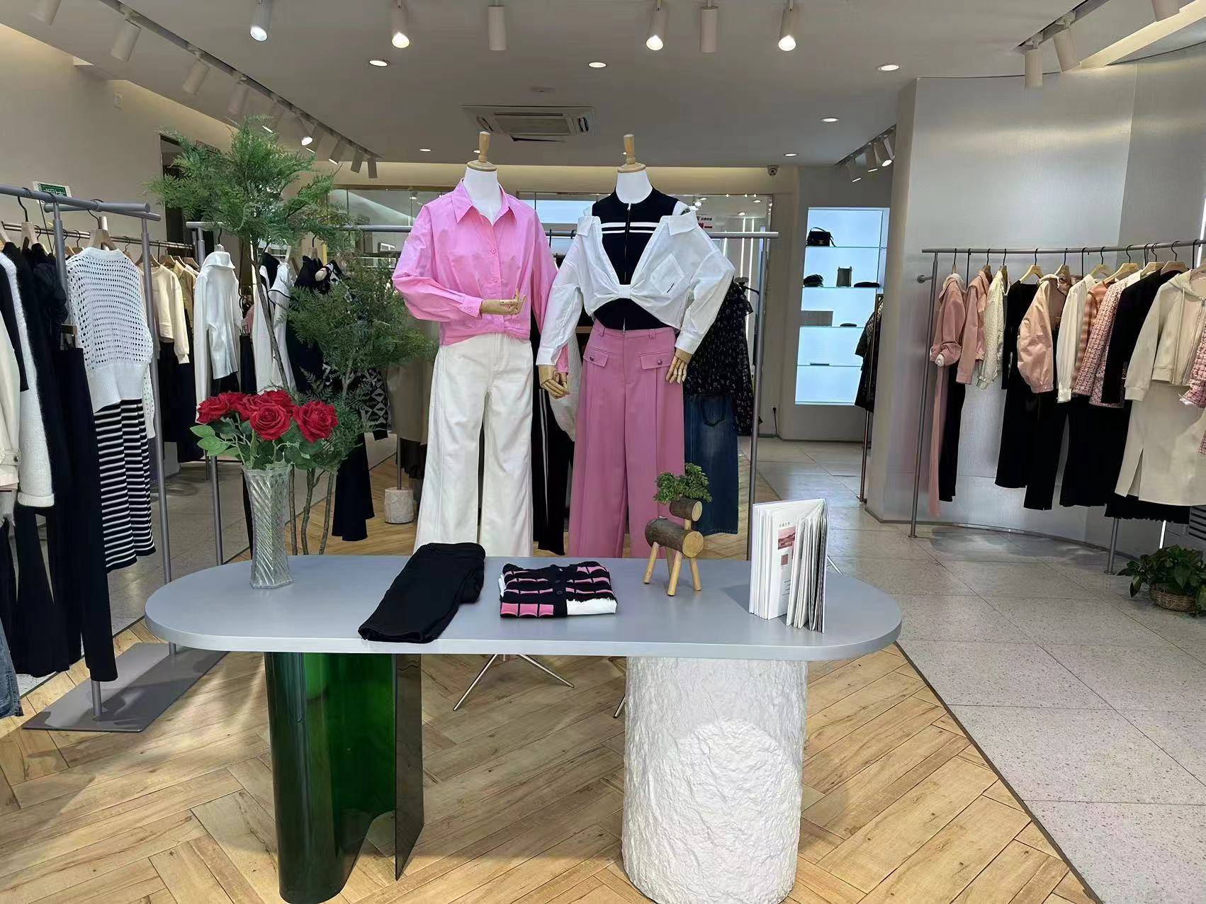 低价!9724家实体店,员工180 人,专业服务与时尚搭配!