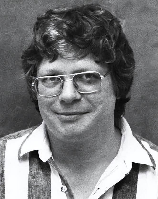 直到山林华的鲜血喷射到他们脸上,才反应过来,杀人了!