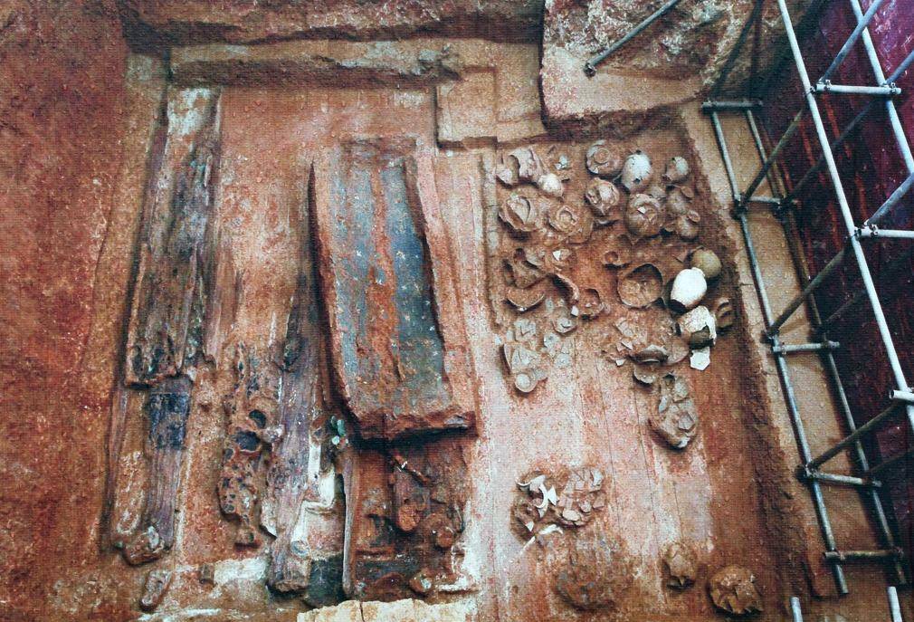 原创2000年前古墓挖出十吨钱山黄金超6万克墓主为何这么土豪