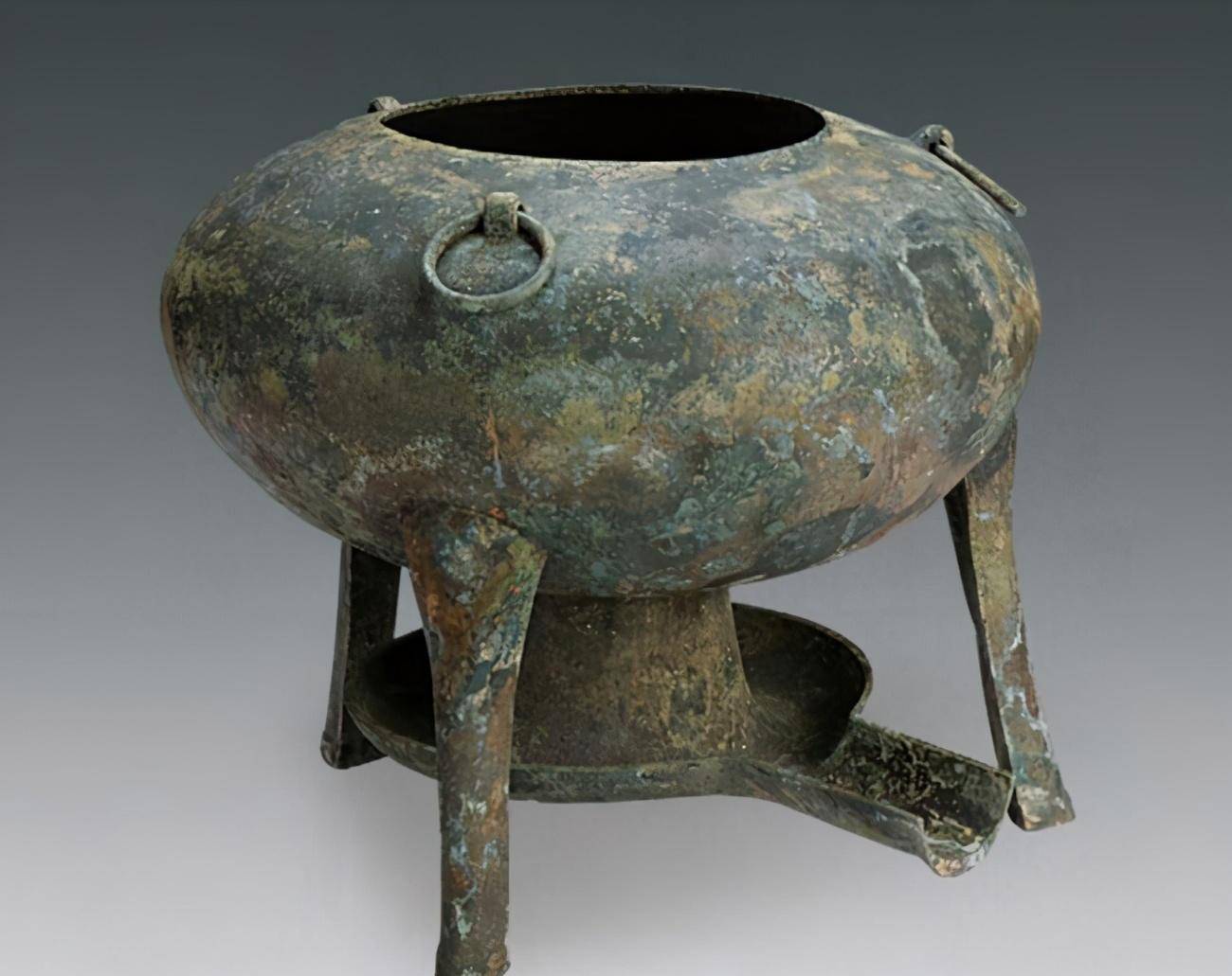 原创2000年前古墓挖出十吨钱山黄金超6万克墓主为何这么土豪