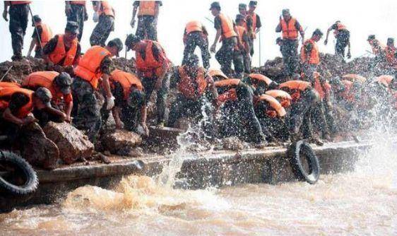 长江洪水爆发前并不是空穴来风,在大坝崩塌前就有压力过大隐约撑不住