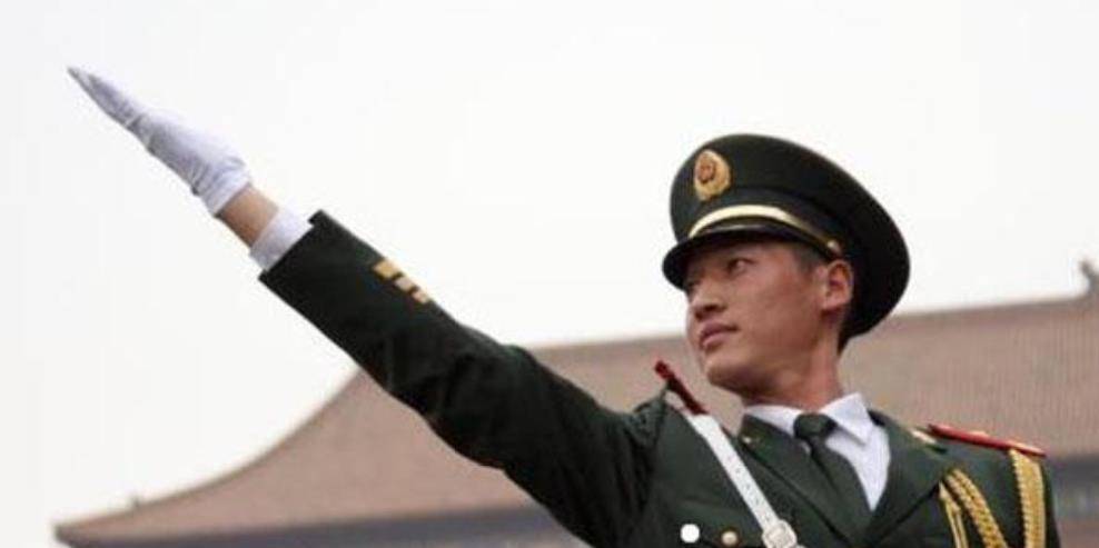 原创中国第一升旗手高红甫11年6200次升旗零失误退伍拒绝百万年薪