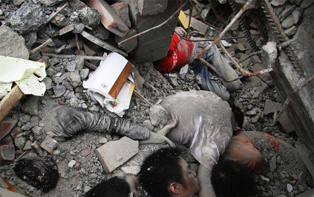 原创83万人遇难黄河倒流比汶川地震可怕10倍大地摇晃5年