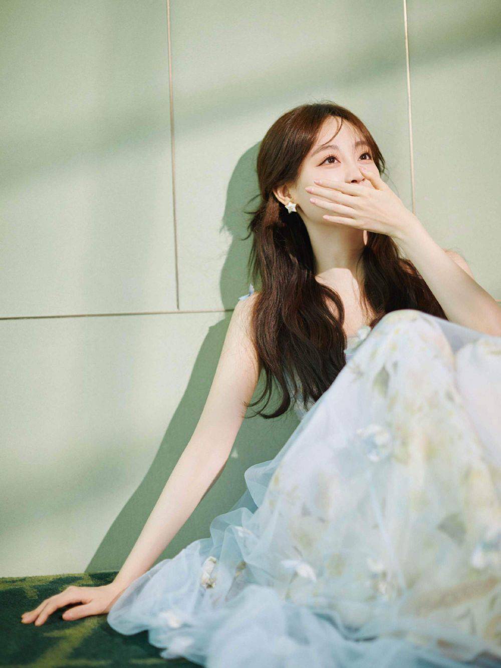 祝绪丹芭莎活动造型简直可爱到爆双马尾扎发抹胸长裙清澈纯净美上天