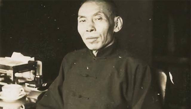 1919年,杜月笙伙同顾嘉棠,叶焯山,高鑫宝,芮庆荣