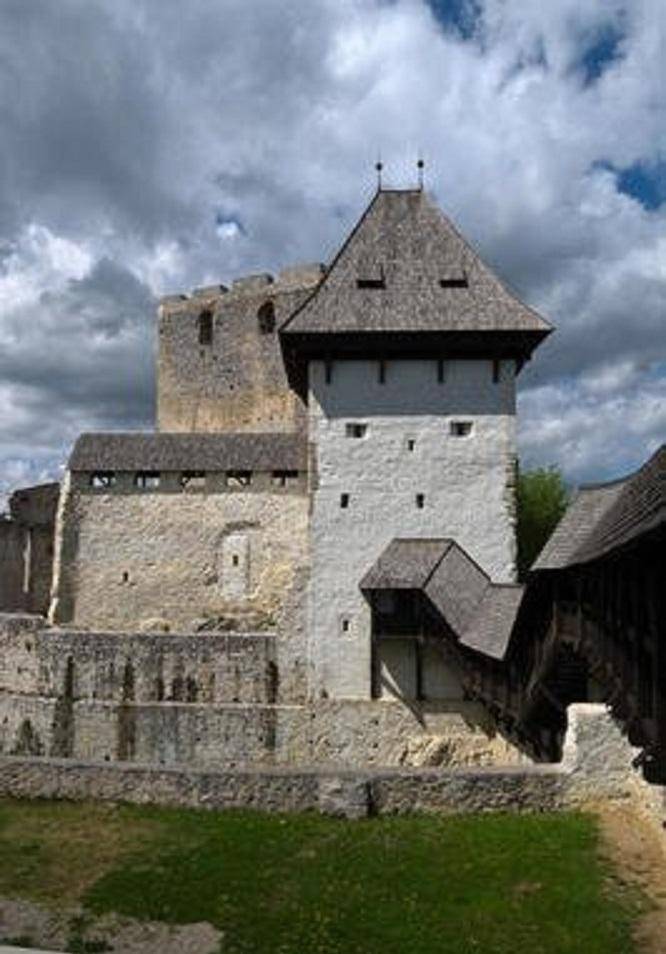 中世纪欧洲权力镜鉴城堡建筑军事防御工事向奢侈品的嬗变