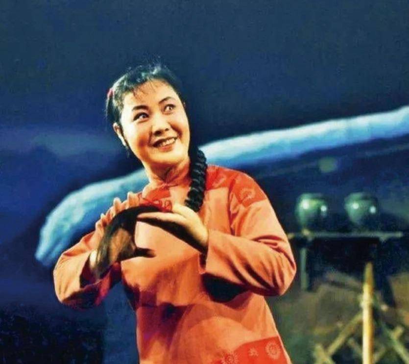 歌唱家郭兰英:要过饭,被卖给人贩子,2段婚姻都没有孩子